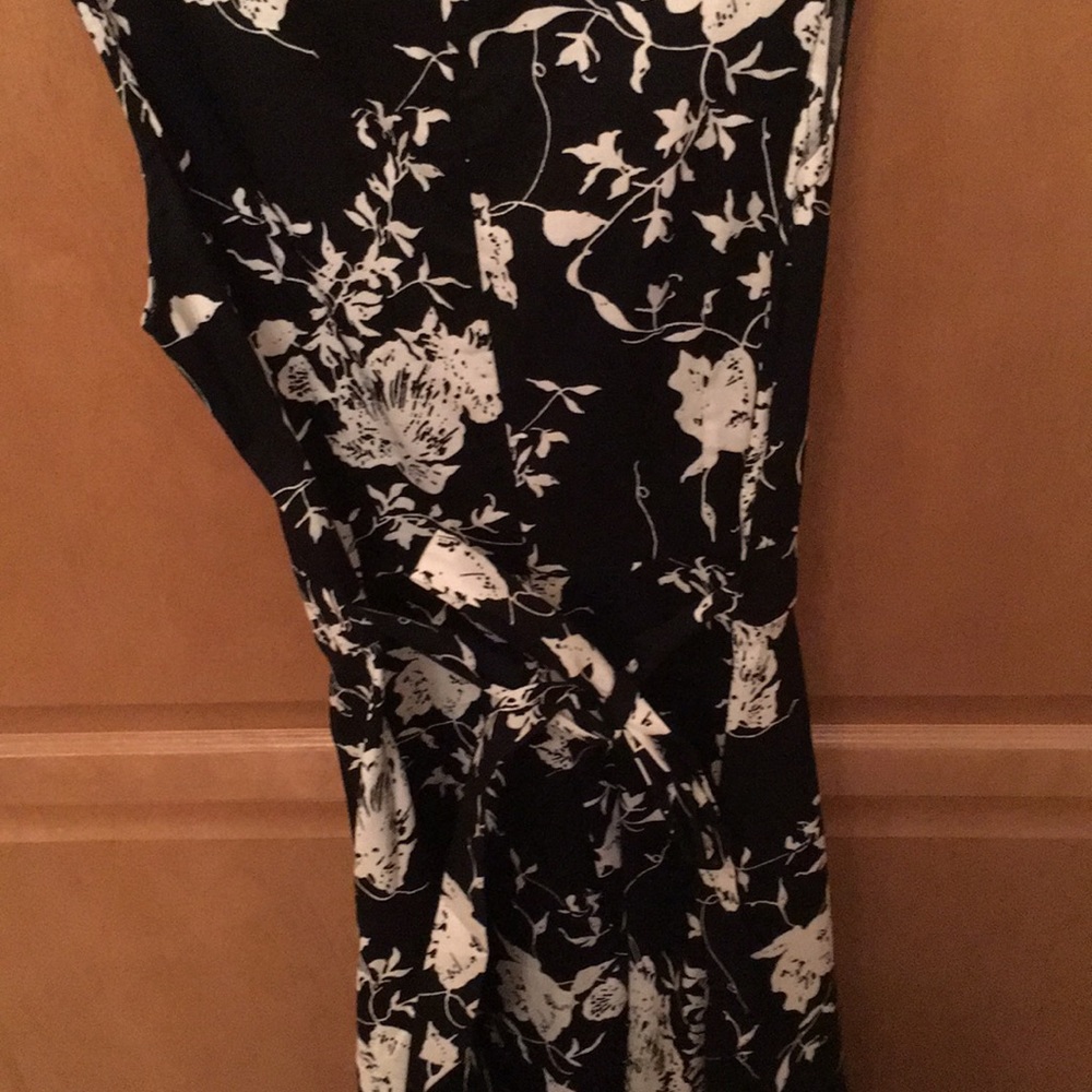 Black and white sleeveless casual sundress - Picture 4 of 7
